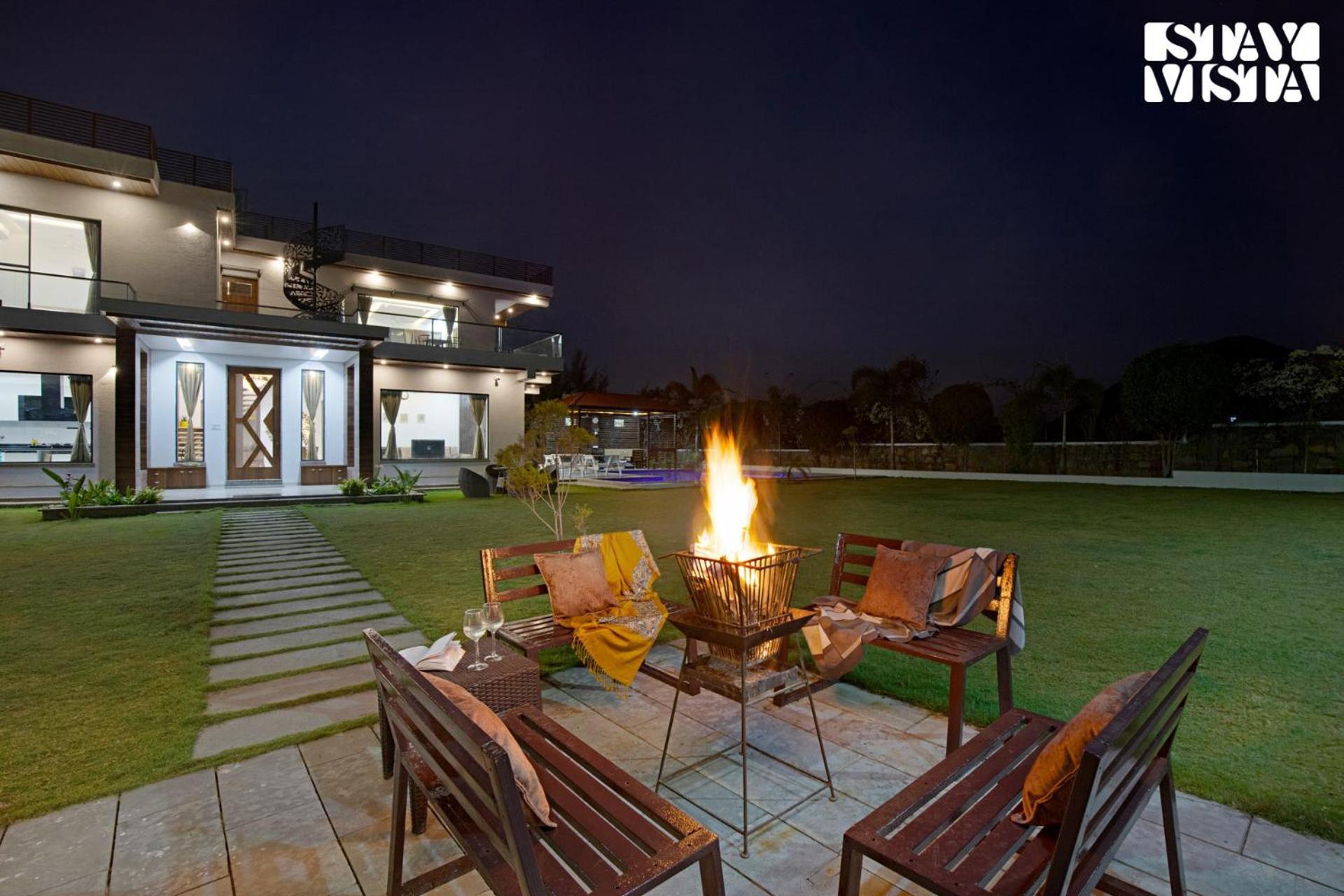Stayvista'S Bella Dream - Mountain-View With Outdoor Pool, Lawn Featuring A Gazebo & Indoor Games Udajpur Exteriér fotografie