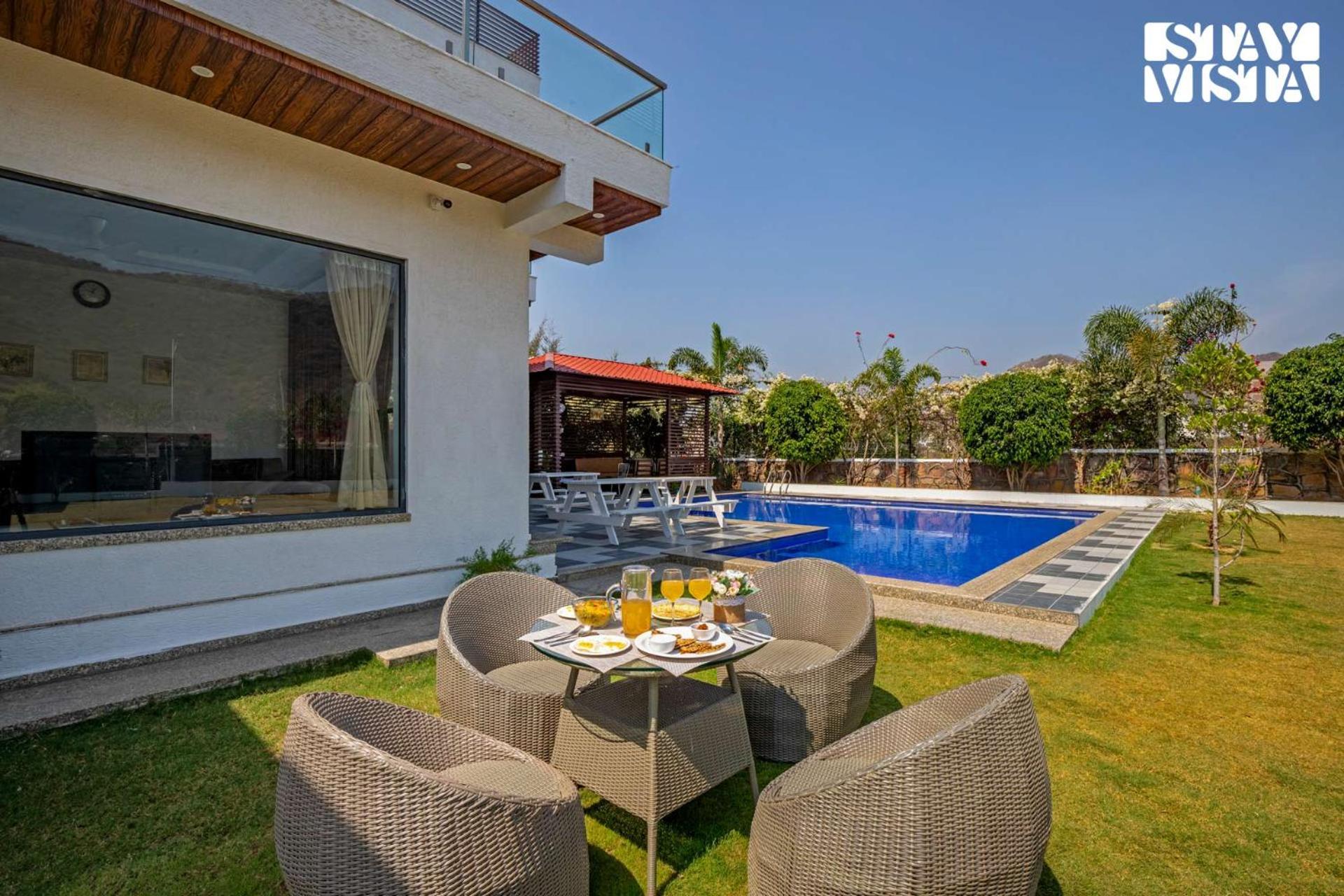 Stayvista'S Bella Dream - Mountain-View With Outdoor Pool, Lawn Featuring A Gazebo & Indoor Games Udajpur Exteriér fotografie