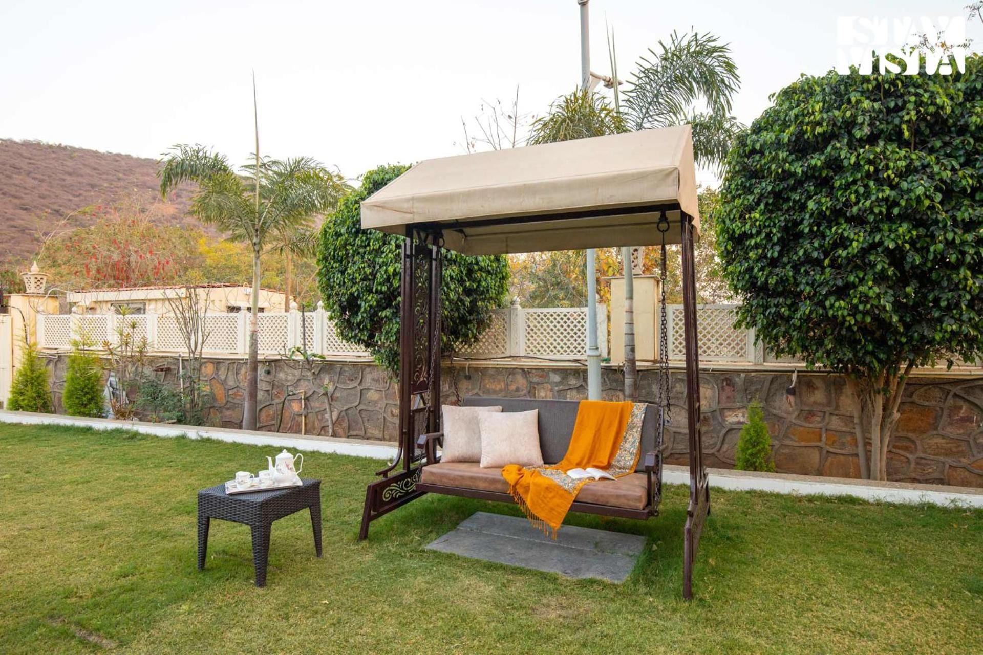 Stayvista'S Bella Dream - Mountain-View With Outdoor Pool, Lawn Featuring A Gazebo & Indoor Games Udajpur Exteriér fotografie